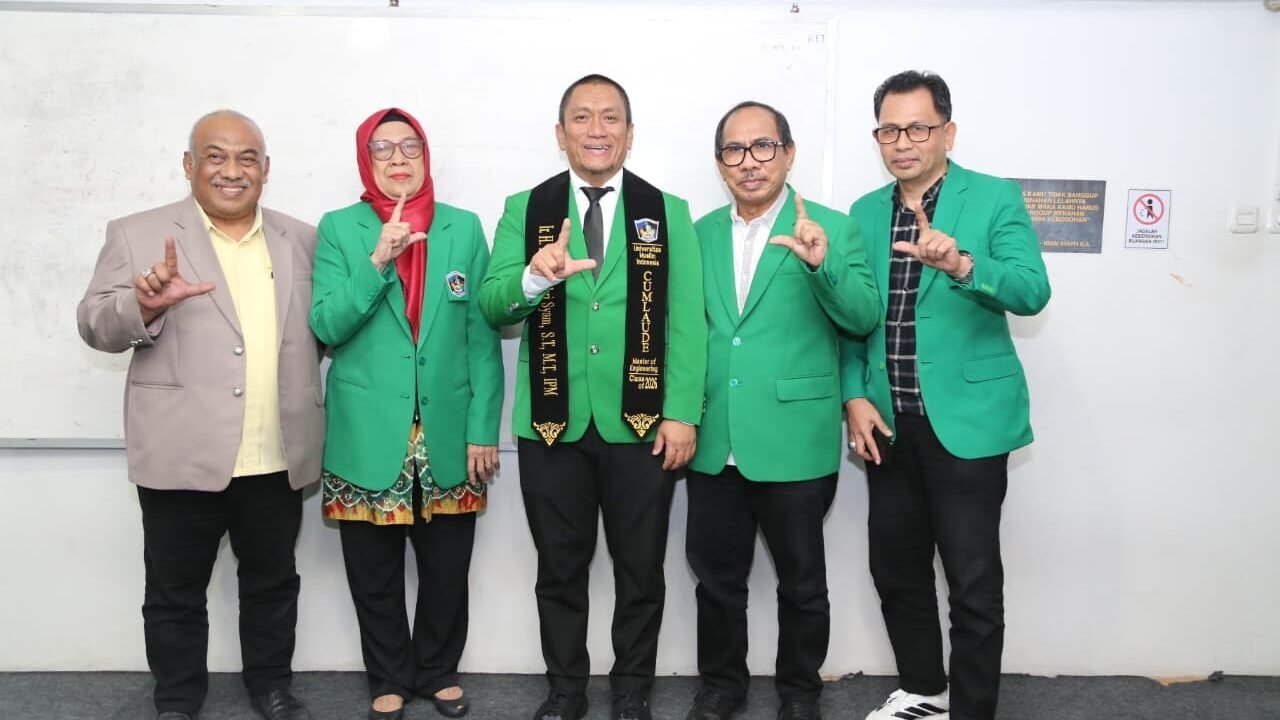 Bupati Luwu Timur Selesaikan S2 Teknik Sipil Dengan Predikat Cumlaude